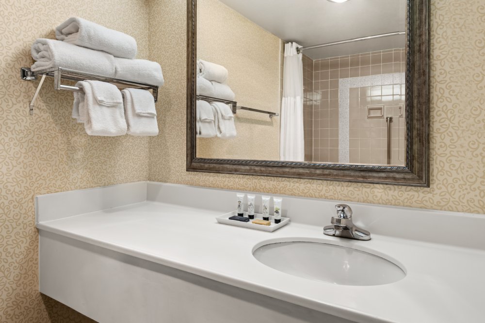 Trailhead Inn bathroom vanity with towels.